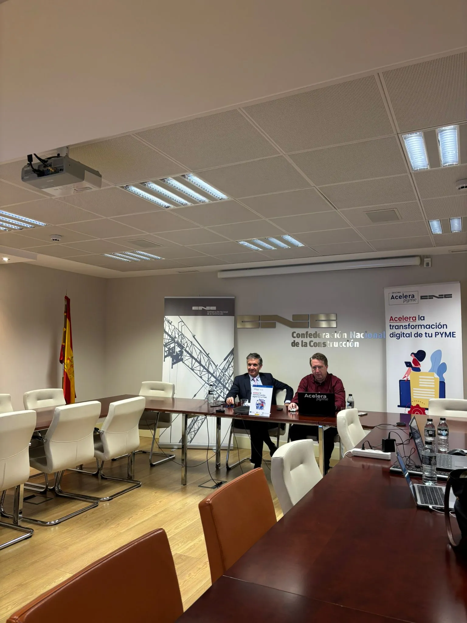 La Oficina Acelera Pyme UEC Girona presenta la plataforma PyDE en un webinar con más de 50 asistentes