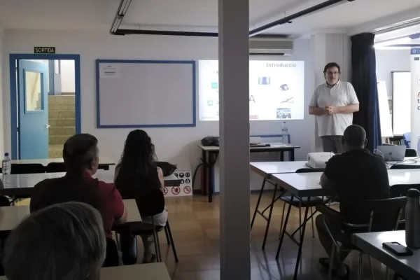 La OAP UEC Girona celebra en Figueres una sesión sobre inteligencia artificial aplicada a pymes y autónomos